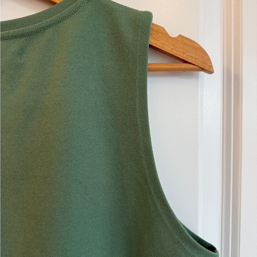 Oak + Fort Cropped Green Tank – Minimalist Essential! - Picture 4 of 4